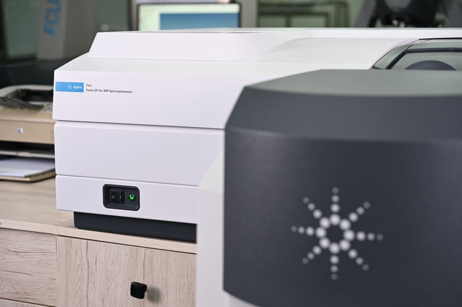 Agilent Cary 7000 Universal Measurement Spectrophotometer (UMS) 